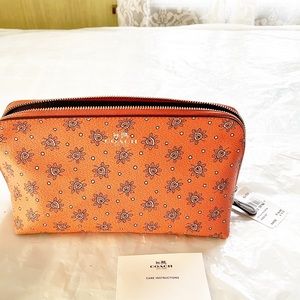 Coach pouch cosmetic